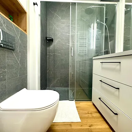 Cute 2 Bedroom In *