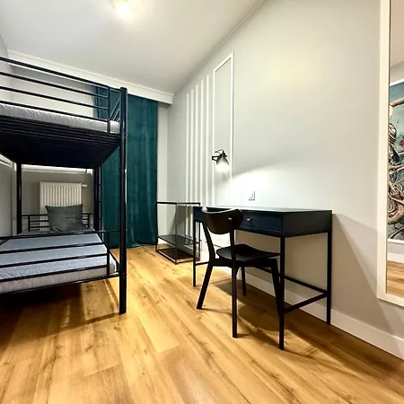 Cute 2 Bedroom In Apartment