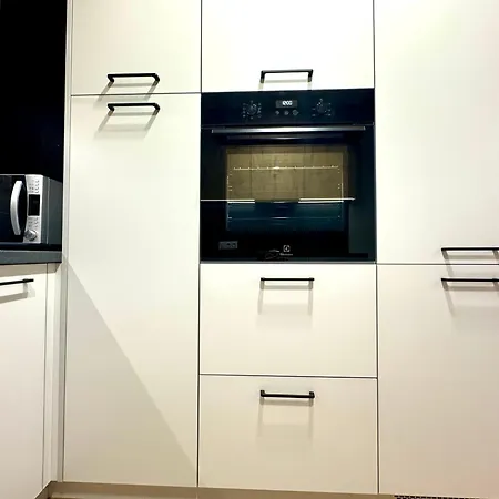 Cute 2 Bedroom In *